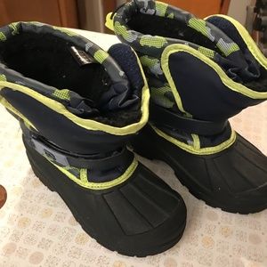 Boys winter boots size 3